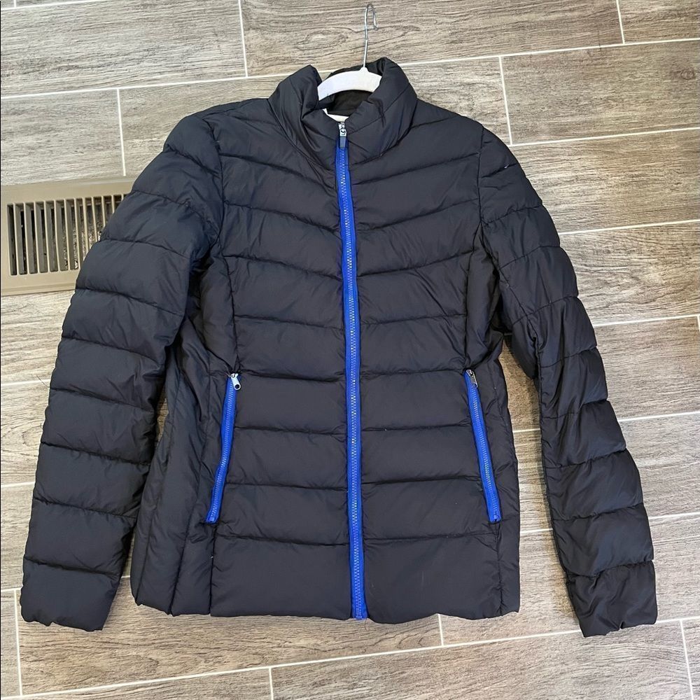 𝅺Fabletics  jacket. Size medium. Brand new condition. Black/blue. Zip up. - Picture 6 of 16
